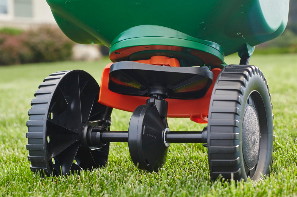 Scotts® Turf Builder® Edgeguard® Mini Broadcast Spreader ...